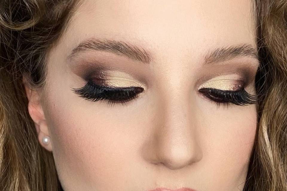 Cut crease