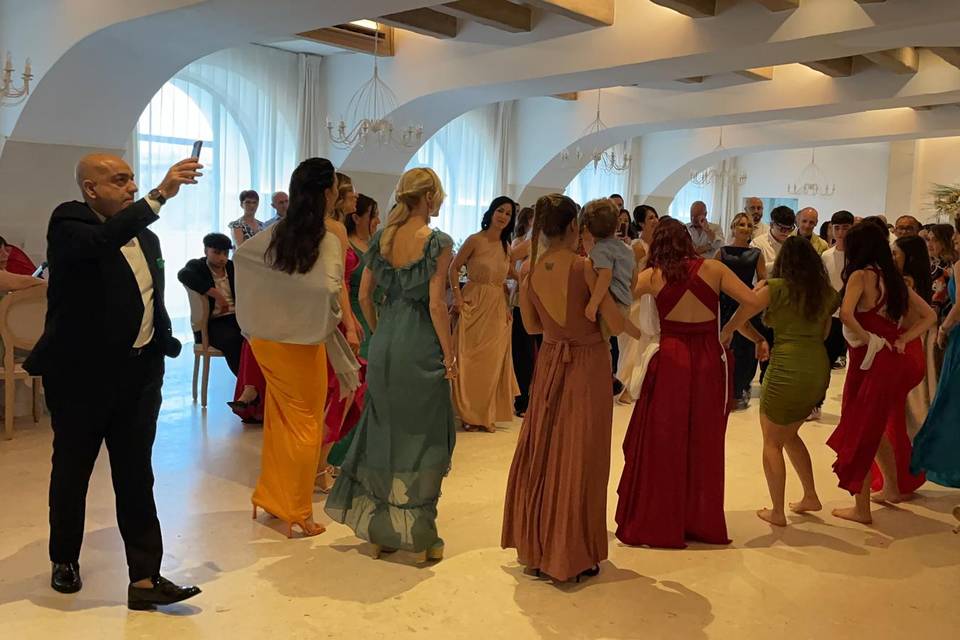 Pizzica con gli invitati