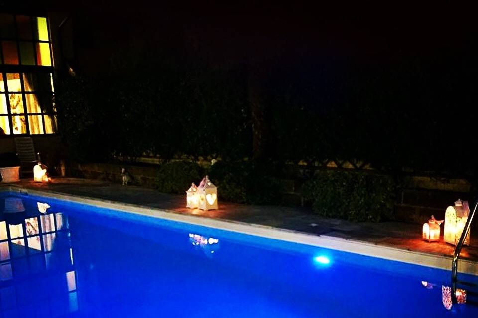 Piscina by night
