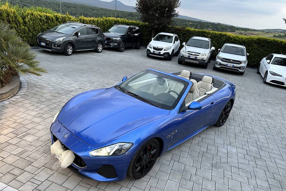 Maserati grancabrio blu