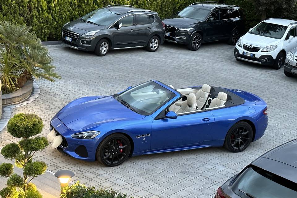 Maserati grancabrio blu