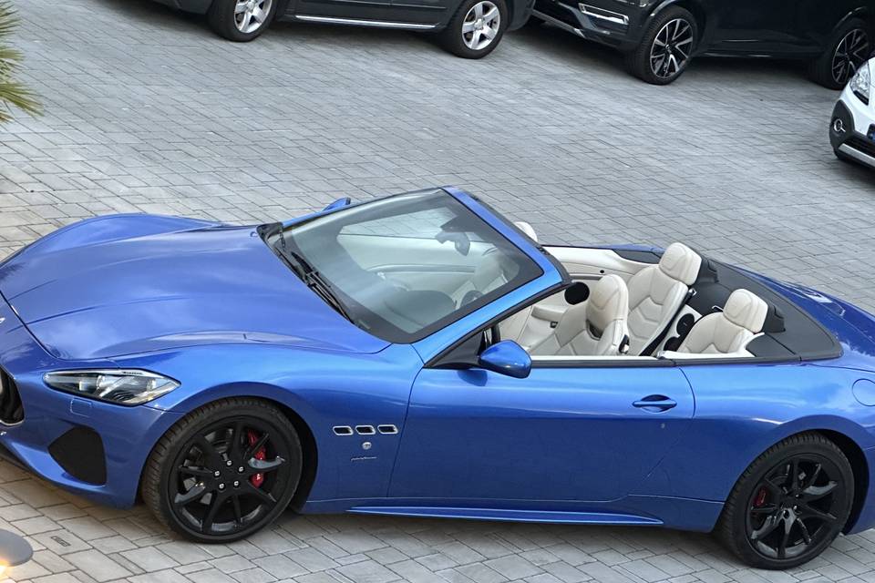 Maserati grancabrio blu