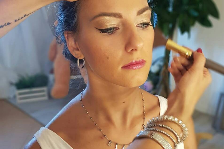 Luana di Gennaro - Make-up & Bridal Stylist