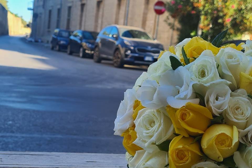 Bouquet rose bianche e gialle