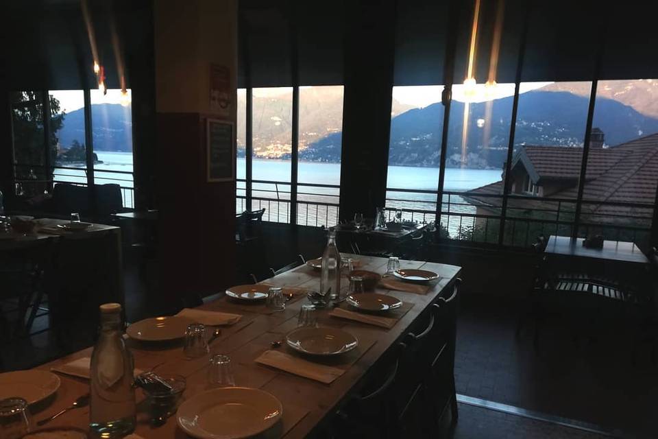 Sala con vista lago