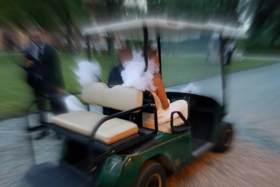 Giro in Corte con golf cart