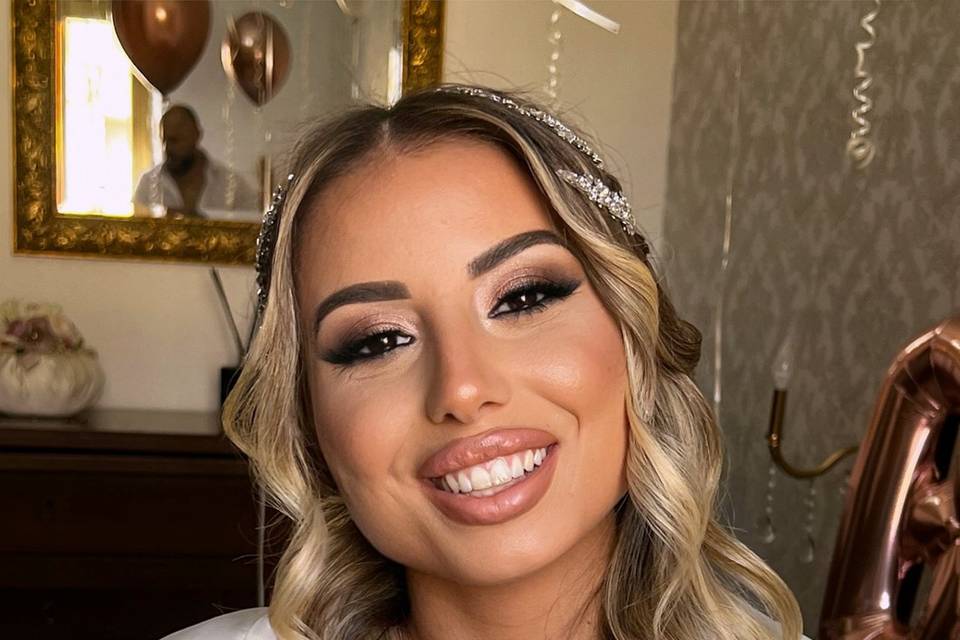 Make-up bride loo