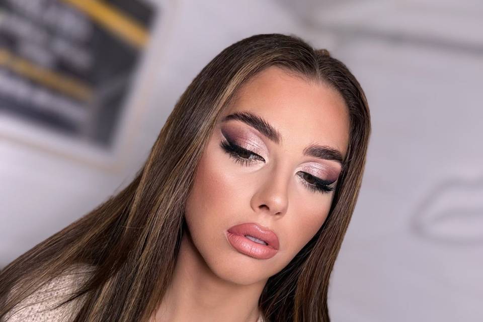 Glam make up