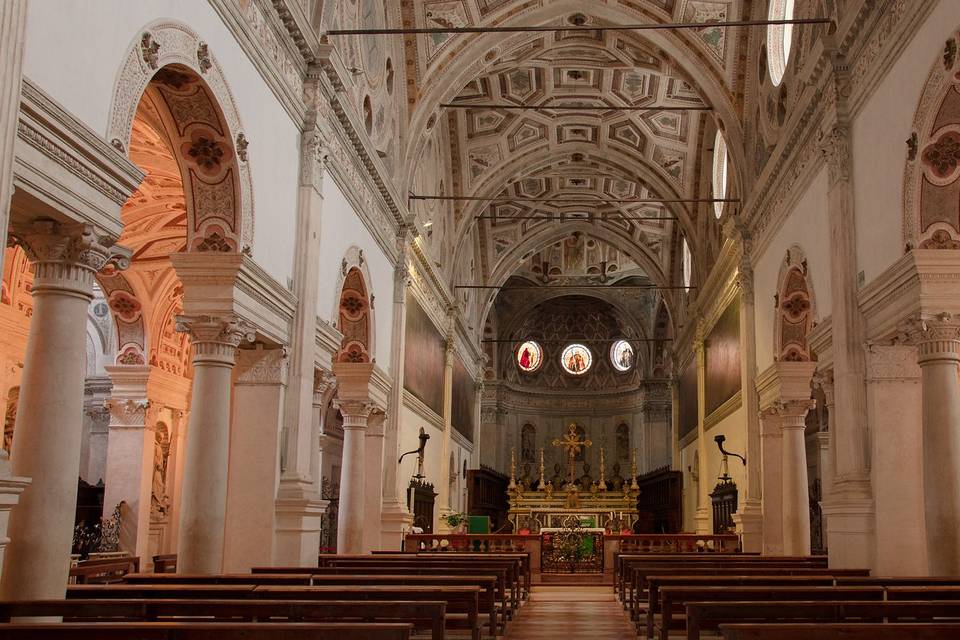 L'interno della Basilica