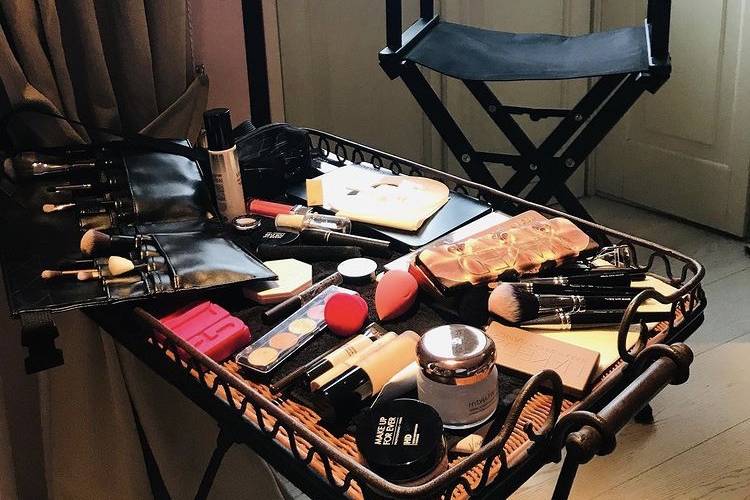 Make up station