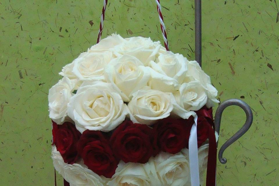 Rose rosse,bouvardia bianca