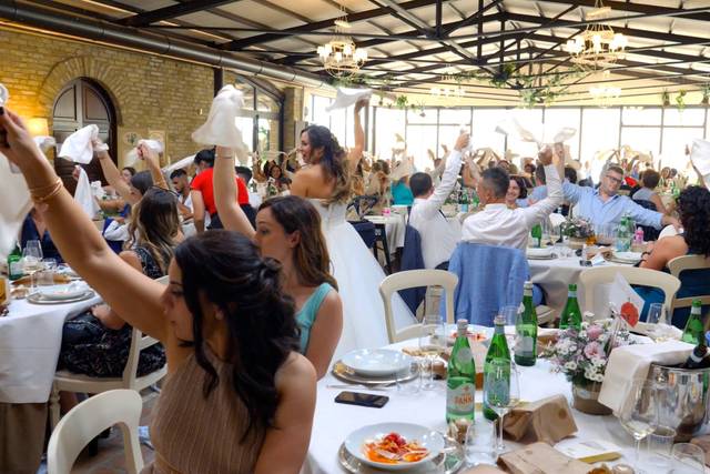 Effetto al Ristorante - Bolle di Spone Idee & Novità - Musica Matrimonio  Torino