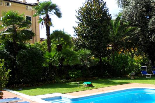 Piscina e Giardino