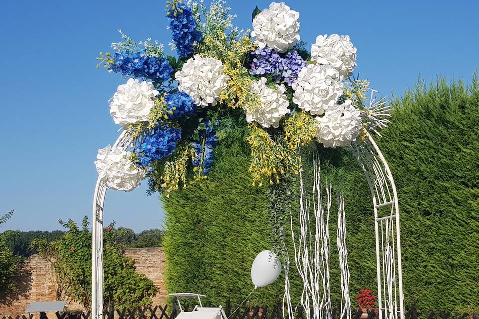 Arco ortensie e delphinium