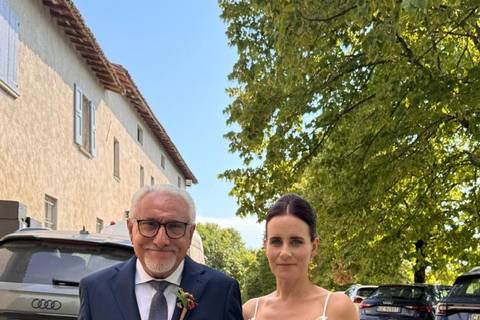 Il papà accompagna la figlia
