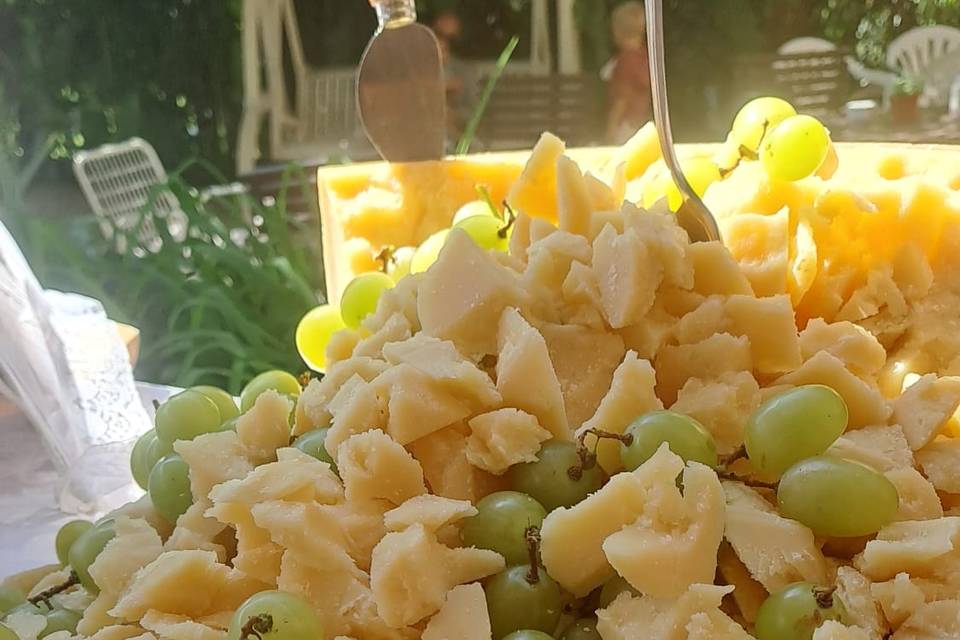 Bocconcini di grana con uva