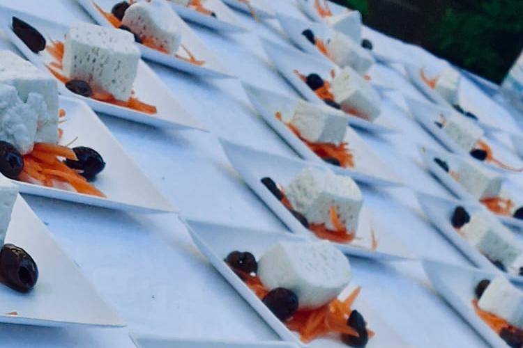 Formaggetta con olive e carote