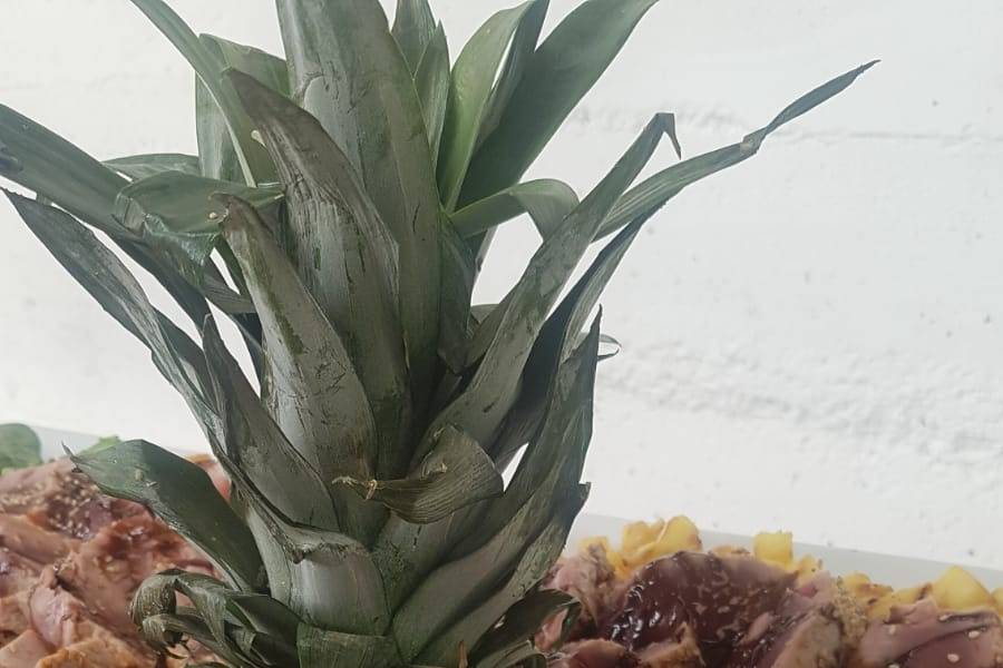 Tagliata di tonno con ananas