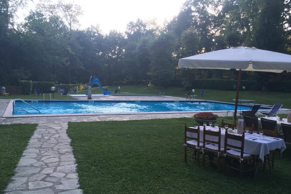 Matrimonio bordo piscina