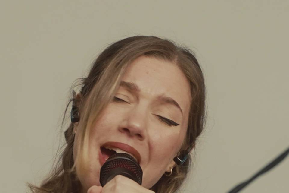LEAD SINGER