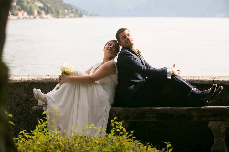 Foto sul muretto e lago