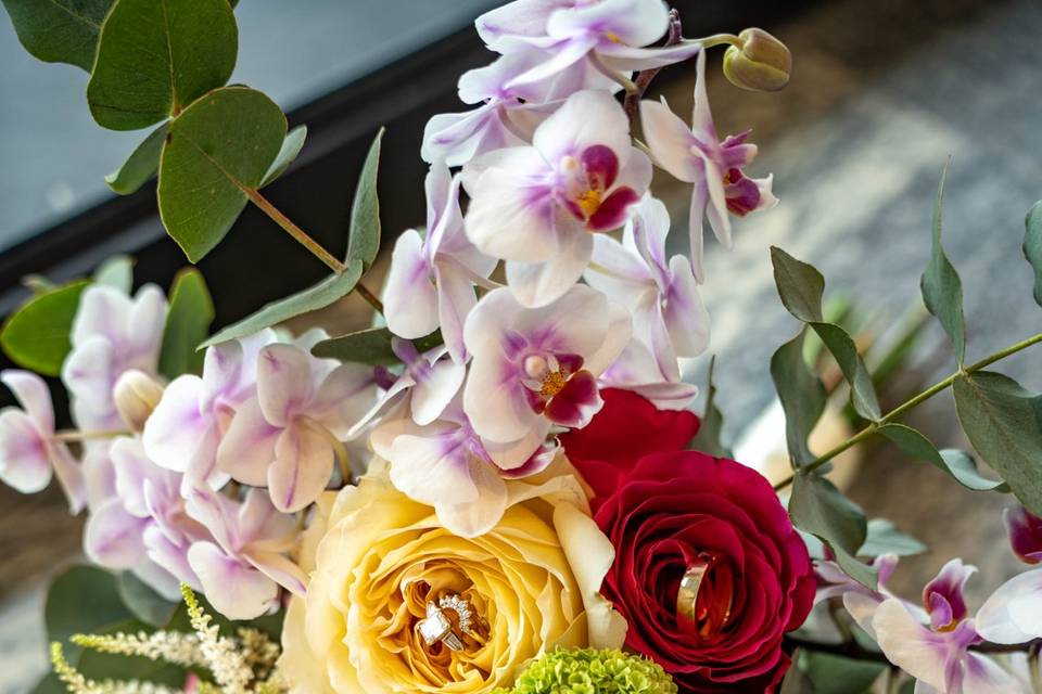 Dettaglio su bouquet da sposa