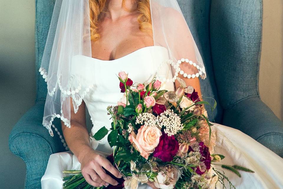 Sposa con bouquet