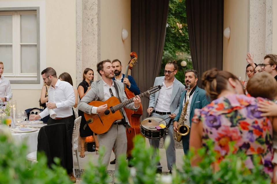 La mudica nelle scuderie