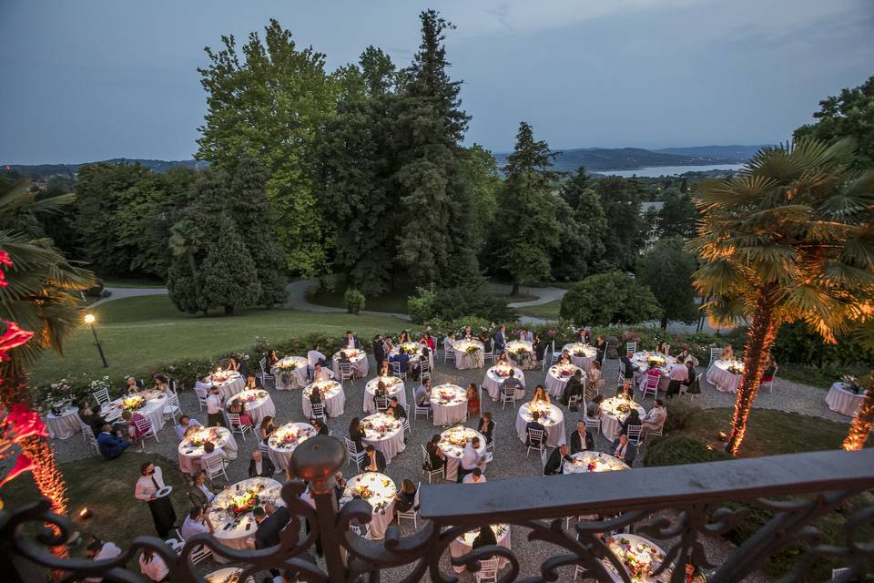 Cena romantica nel parco