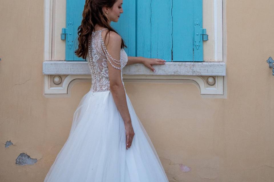 La sposa davanti alla finestra