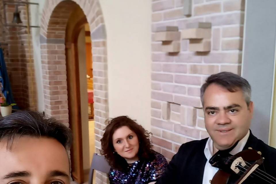 Trio in chiesa