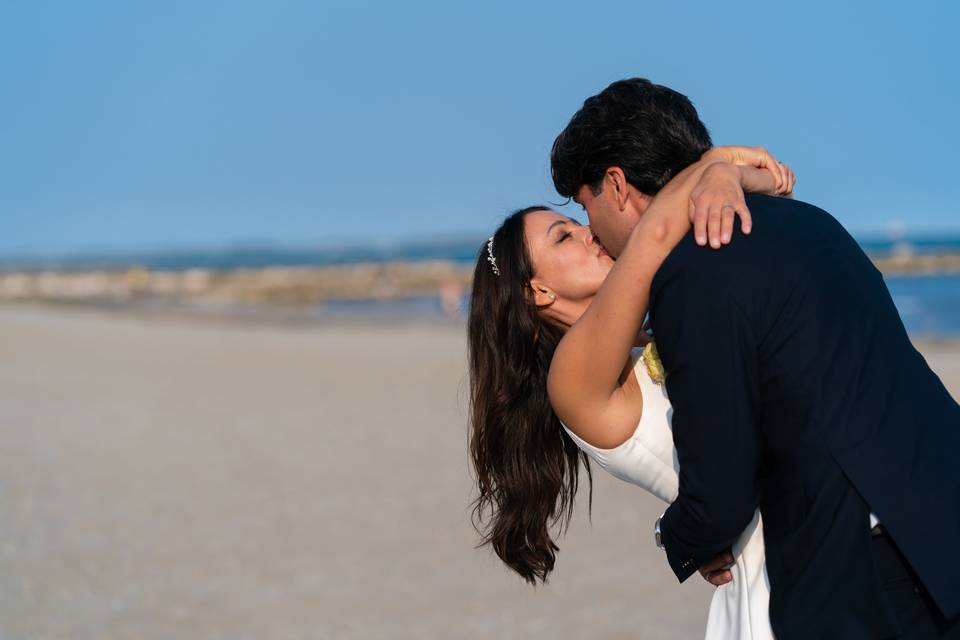 A kiss on the beach