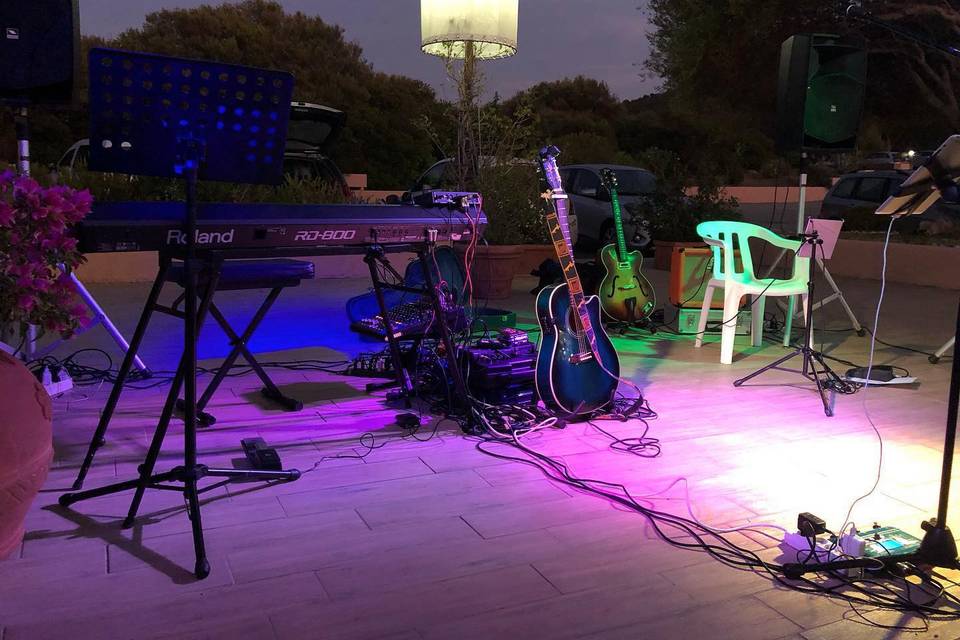 Live acoustic set