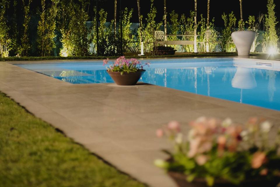 Pergolato illuminato di sera