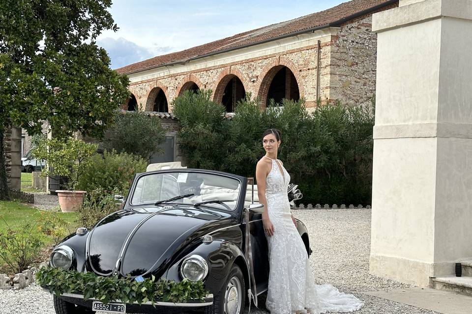 Sposa su maggiolino