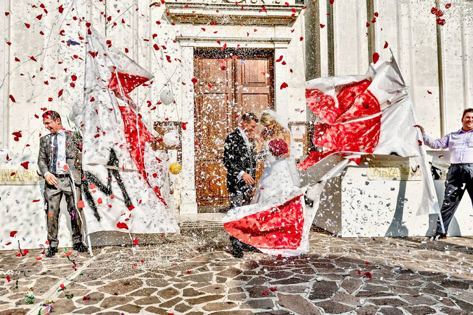 L'uscita degli sposi