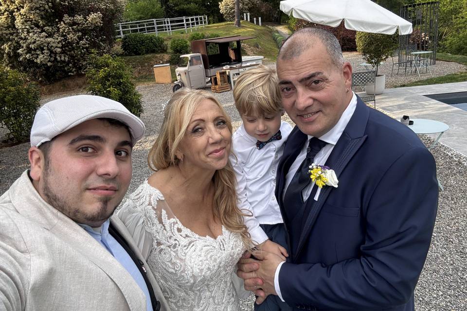 Selphie con gli sposi
