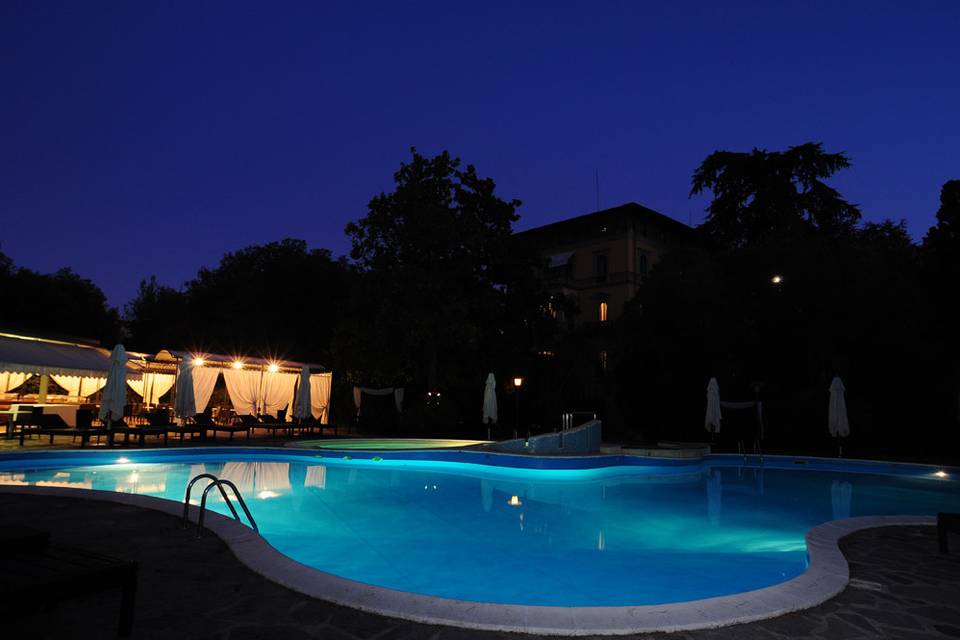 Piscina di notte