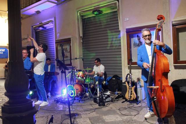 Follia swing