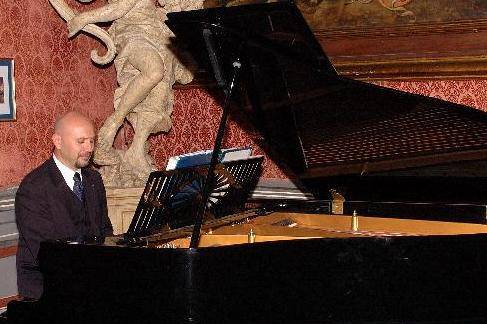 Capitan Midi al piano