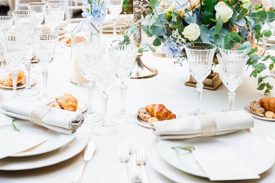 Candelabro e fiori