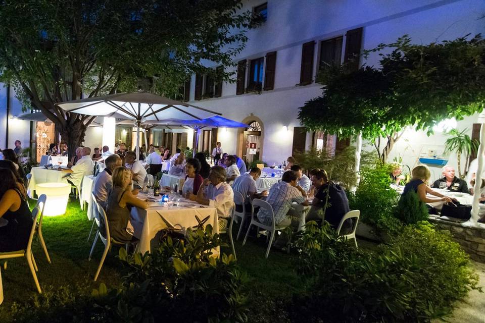 Serata in giardino