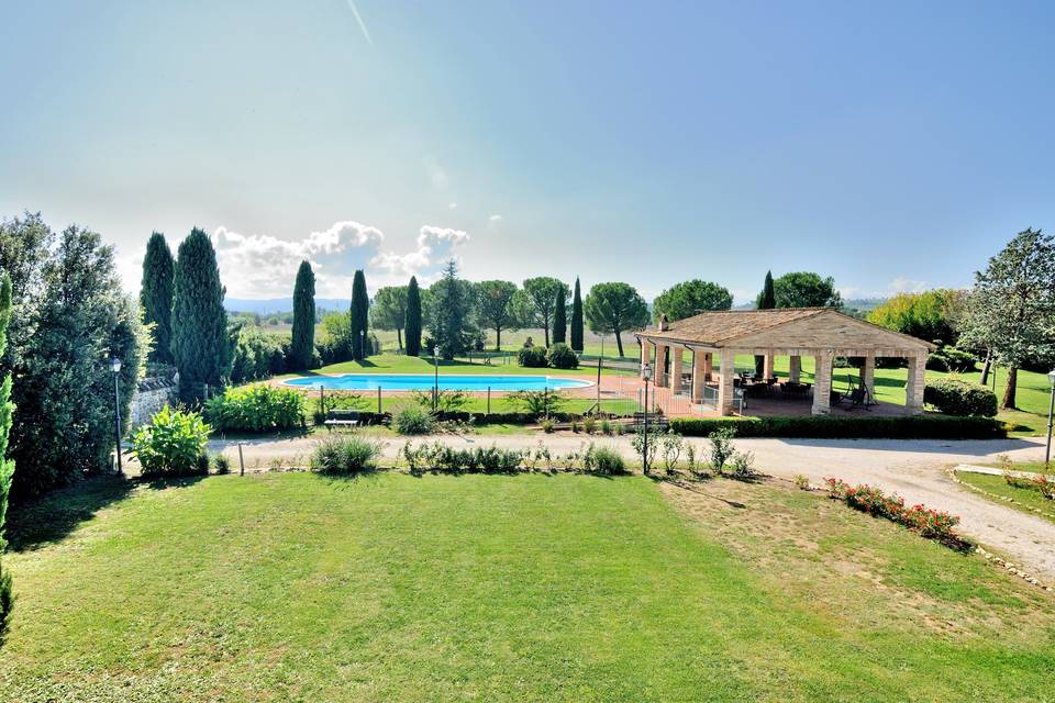 Aree esterne piscina e patio