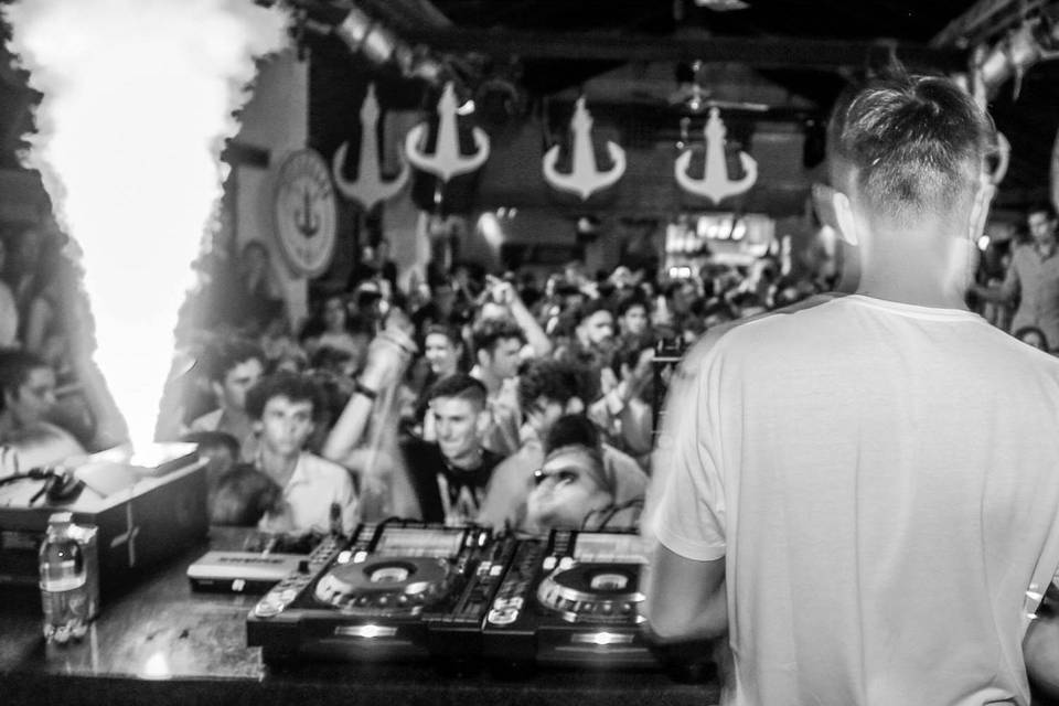 DJ SET
