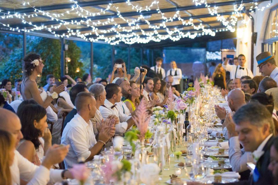 A cena sotto le lucine