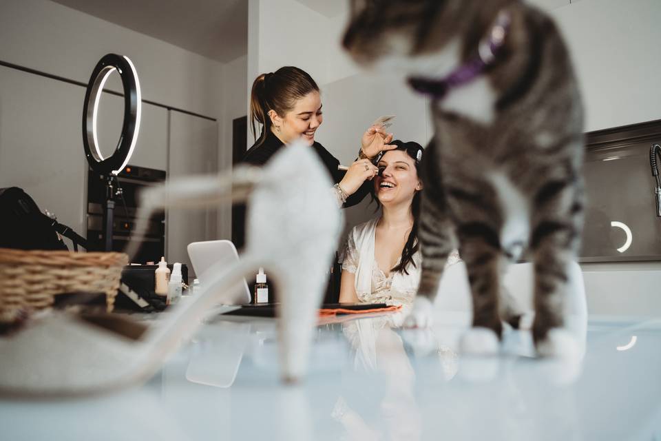 La sposa al trucco