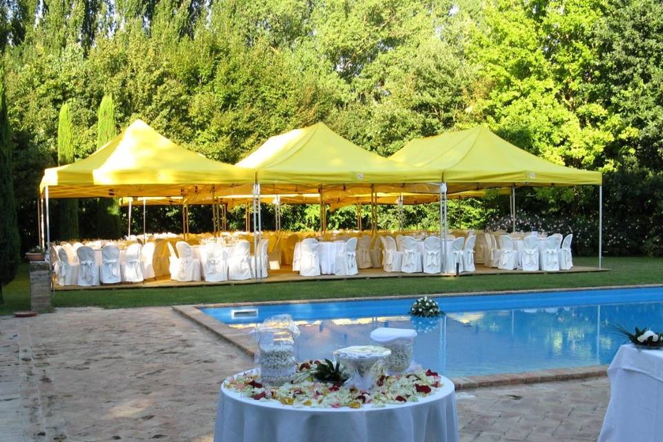 Aperitivo in piscina