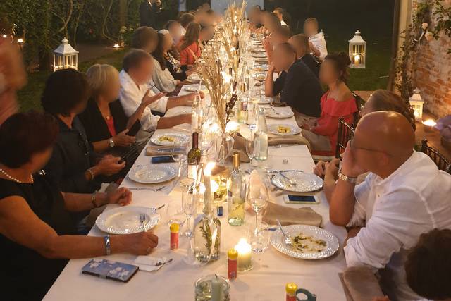 Cena di matrimonio sotto le lu