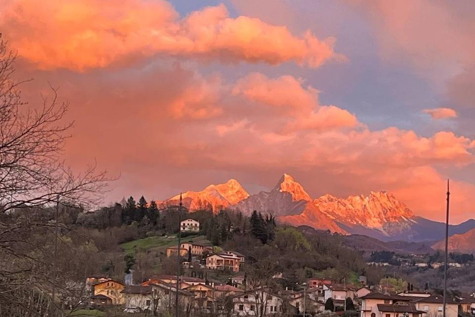 Le Alpi Apuane al tramonto
