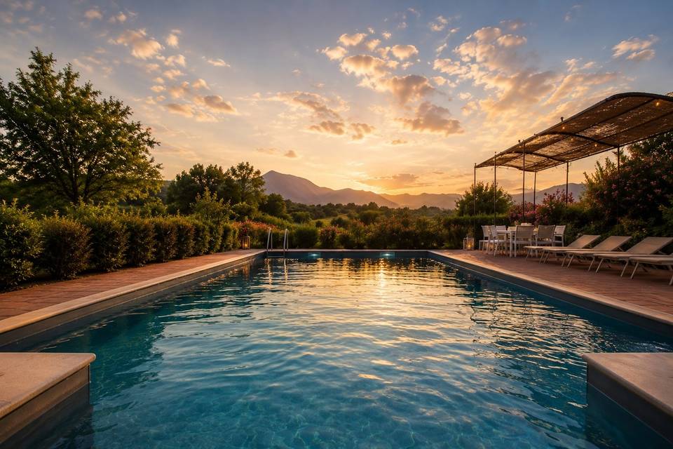 Piscina privata al tramonto